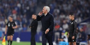 Ο Ζοσέ Μουρίνιο είναι από εκείνους τους προπονητές που δεν σταματούν να δίνουν οδηγίες 