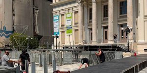 O Πειραιάς ετοιμάζεται για ένα μεγάλο βράδυ