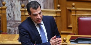 πλευρης στη βουλη