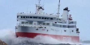 Μάχη με τα κύματα έδωσε το πλοίο «Αικατερίνη Π.»