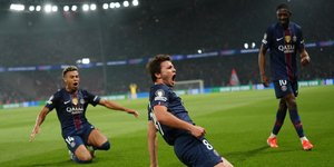 Οι παίκτες της Παρί πανηγυρίζουν την πρόκριση στον τελικό του Champions League