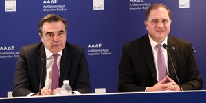 Ο υπουργός Αγροτικής Ανάπτυξης Μαργαρίτης Σχοινάς και ο διοικητής της ΑΑΔΕ Γιώργος Πιτσιλής