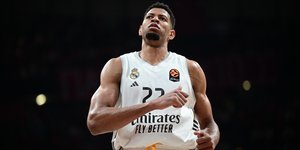Ο Έντι Ταβάρες κατά τη διάρκεια αγώνα της Ρεάλ Μαδρίτης