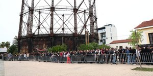 Ουρες θαυμαστών στην Τεχνόπολη για το pop up κατάστημα των Metallica / INTIME NEWS / ΒΛΑΣΣΟΠΟΥΛΟΥ ΙΣΜΗΝΗ