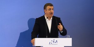 O Απόστολος Τζιτζικώστας