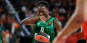 Ο Χέιζ-Ντέιβις ετοιμάζεται για βολή