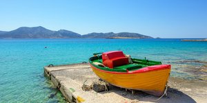 βαρκα σε προβλητα