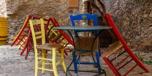 χρωματιστες καρεκλες
