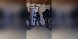 Εξαρθρώθηκε σπείρα που εξαπατούσε ηλικιωμένους: Δήλωναν «υπάλληλοι ΔΕΔΔΗΕ», πάνω από 3,4 εκατ. ευρώ η λεία τους