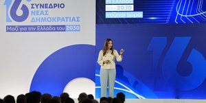 H Σοφία Ζαχαράκη μιλάει στο συνέδριο της ΝΔ