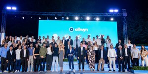 Στελέχη της Allwyn με εκπροσώπους της ΕΟΚ, της ΕΟΠΕ, της ΕΠΟ, της ΚΟΕ και του ΣΕΓΑΣ