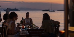 τραπέζι παραλία εστιατόριο ηιοβασίλεμα Manko Γλυφάδα Αθηναϊκή Ριβιέρα