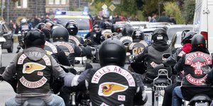Μία από τις πιο αμφιλεγόμενες οργανώσεις μοτοσικλετιστών στον κόσμο, η οποία έχει βρεθεί επανειλημμένα στο στόχαστρο διωκτικών αρχών σε δεκάδες χώρες / ΑΡ