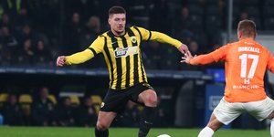 Στιγμιότυπο από τον αγώνα ΟΦΗ-ΑΕΚ στη Super League