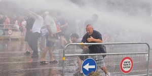 Αύρες κατά διαδηλωτών στα Τίρανα επιστράτευσε η αλβανική αστυνομία