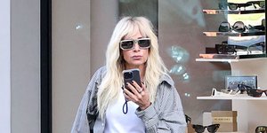 Η Άννα Βίσση φόρεσε τα παπούτσια που λατρεύουν οι fashionistas με cropped τζιν -Η πιο κομψή πρόταση για την πόλη