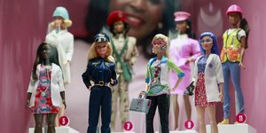 Εκθέματα της έκθεσης Barbie: The Exhibition στην Πινακοθήκη Kelvingrove στη Γλασκώβη 