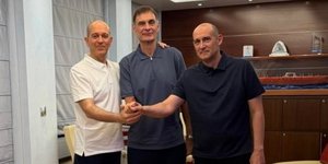 Ο Γιώργος Μπαρτζώκας και οι πρόεδροι του Ολυμπιακού 