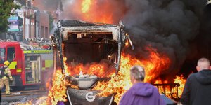 Βίαια επεισόδια στο Μπέλφαστ και άλλες περιοχές της Β. Ιρλανδίας 