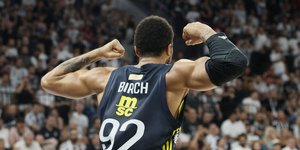 Ο Κεμ Μπιρτς με την φανέλα της Φενέρμπαχτσε 