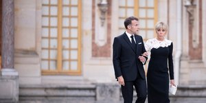 Όταν αφήνει τα τακούνια, η Μπριζίτ Μακρόν επιλέγει αυτά τα παπούτσια