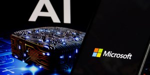 Διαρροή εγγράφου της Microsoft προκαλεί ερωτήματα για το πώς οι τεχνολογικοί κολοσσοί αντιλαμβάνονται τη σχέση ανάμεσα στους χρήστες και τα συστήματα AI / SHUTTERSTOCK