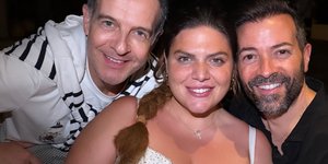Η Δανάη Μπάρκα με στενούς της φίλους στο pre-wedding party