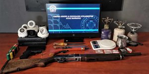 Κατασχέθηκαν όπλα και ναρκωτικά στην Αγία Βαρβάρα