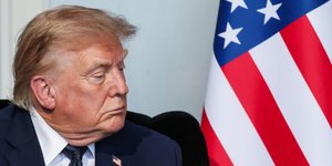 : Η συμφωνία με το Ιράν αποτελεί σιωπηρή παραδοχή αποτυχίας της στρατηγικής Τραμπ, λέει το Sky News