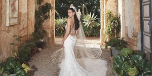 H Dua Lipa με νυφικό Chanel 