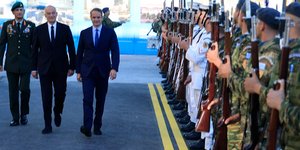 Κυριάκος Μητσοτάκης και Νίκος Δένδιας στην τελετή εγκαινίων των νέων εγκαταστάσεων της Διεύθυνσης Πληροφορικής και Κυβερνοχώρου στο υπουργείο Άμυνας 