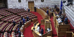 Ενός λεπτού σιγή στη Βουλή για τους Νίκος Ταγαρά και Νάσο Αθανασίου