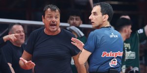 Ο Εργκίν Αταμάν κατά την διάρκεια του αγώνα Ολυμπιακός - Παναθηναϊκός AKTOR