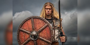 Ο Έρλινγκ Χάαλαντ μεταμορφωμένος σε Βίκινγκ ενόψει του Μουντιάλ στις ΗΠΑ