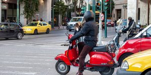 Διάβαση πεζών στην Αθήνα 