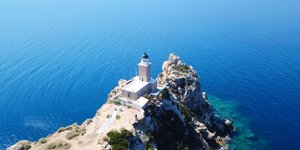 Φάρος ακρωτηρίου Μελαγκάβι/ Φωτογραφία: Shutterstock