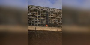 Ζωγράφου: Φωτιά στις παλιές φοιτητικές εστίες -Επιχείρησαν 12 πυροσβέστες με 5 οχήματα