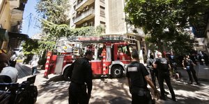 Πυροσβεστική έξω από ξενοδοχείο στην Ομόνοια 