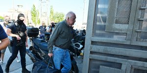 Ο Αλέξανδρος Γιωτόπουλος φτάνει στις φυλακές Κορυδαλλού