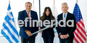 Η Κίμπερλι Γκίλφοϊλ με τον Ισίδωρο Κούβελο και τον Στέφανο Χανδακά 