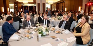 To viral τραπέζι