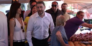 Ο πρόεδρος του ΠΑΣΟΚ, Νίκος Ανδρουλάκης, στο Ίλιον