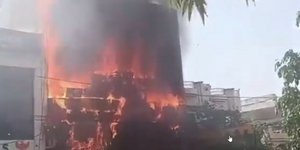 Μεγάλη φωτιά ξέσπασε σε κέντρο εκμάθησης στην Ινδία