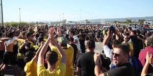 Οι οπαδοί του Άρη περιμένουν τον Βασίλη Σπανούλη στο αεροδρόμιο Θεσσαλονίκης