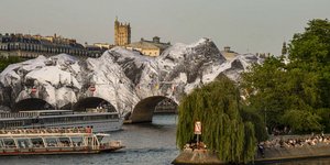 Η γέφυρα Pont Neuf έγινε σπηλιά
