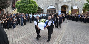 Οδύνη στην κηδεία της 45χρονης που δολοφονήθηκε στη Δράμα