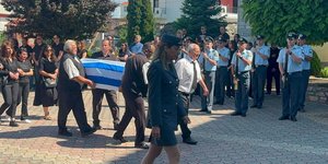 Σπαραγμός στην κηδεία της 45χρονης που δολοφονήθηκε στη Δράμα