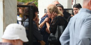 Σε κλίμα συγκίνησης το τελευταίο «αντίο» στον δημοσιογράφο Νίκο Σερβετά στο Α’ Νεκροταφείο