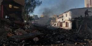 Κτίρια καταστράφηκαν στο Κίεβο μετά από ρωσική επίθεση
