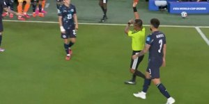 Η FIFA απέβαλε σχολιαστή από το Μουντιάλ μετά την... κόκκινη του Αλμιρόν